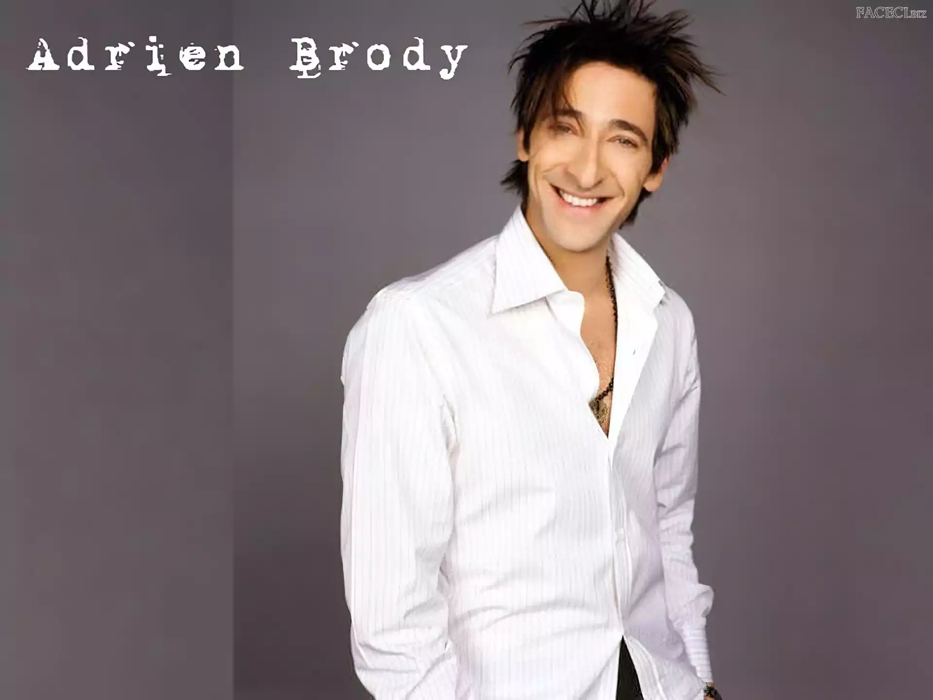 Biała, Uśmiech, Adrien Brody, Koszula